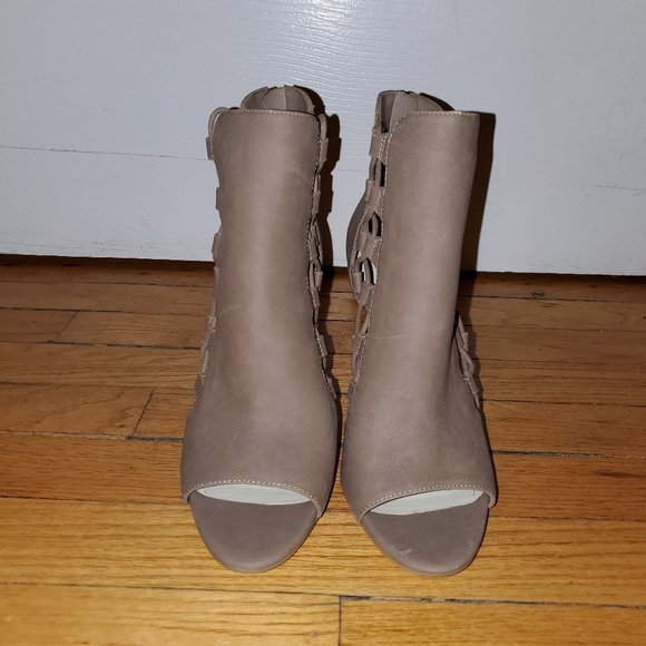 BCBGeneration Taupe Gladiator Shoes - 7.5 - Picture 1 of 6